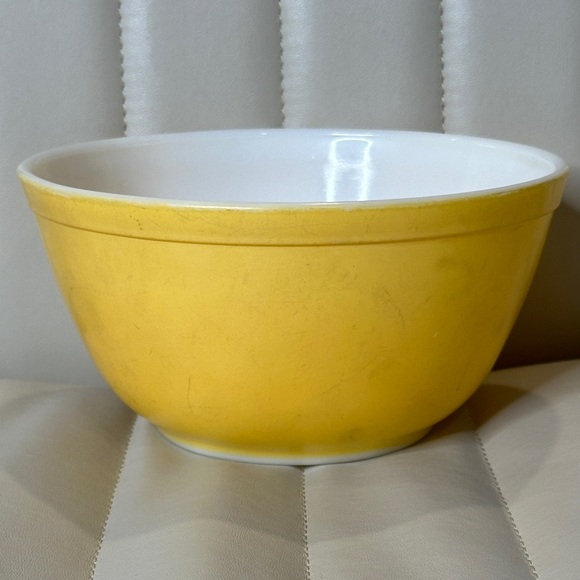 Vintage PYREX 402 Mixing Bowl 1.5 qt Golden Yellow Ovenware Daisy Series GUC 60s - Picture 6 of 12